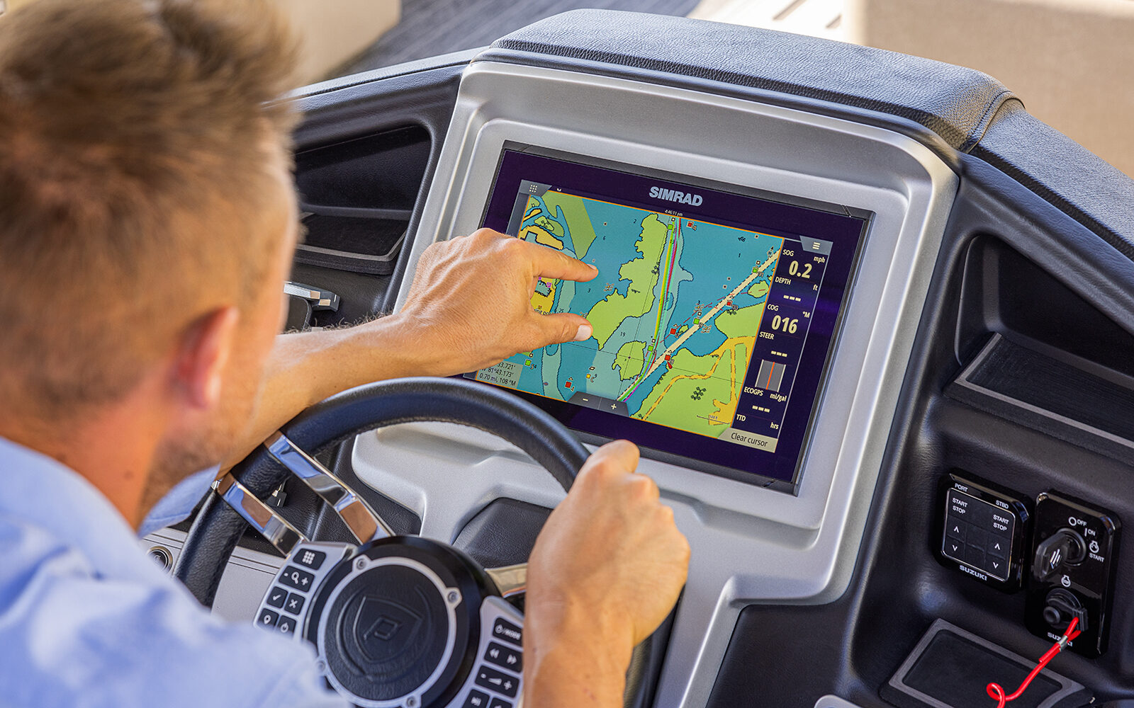 Simrad® GO12 display