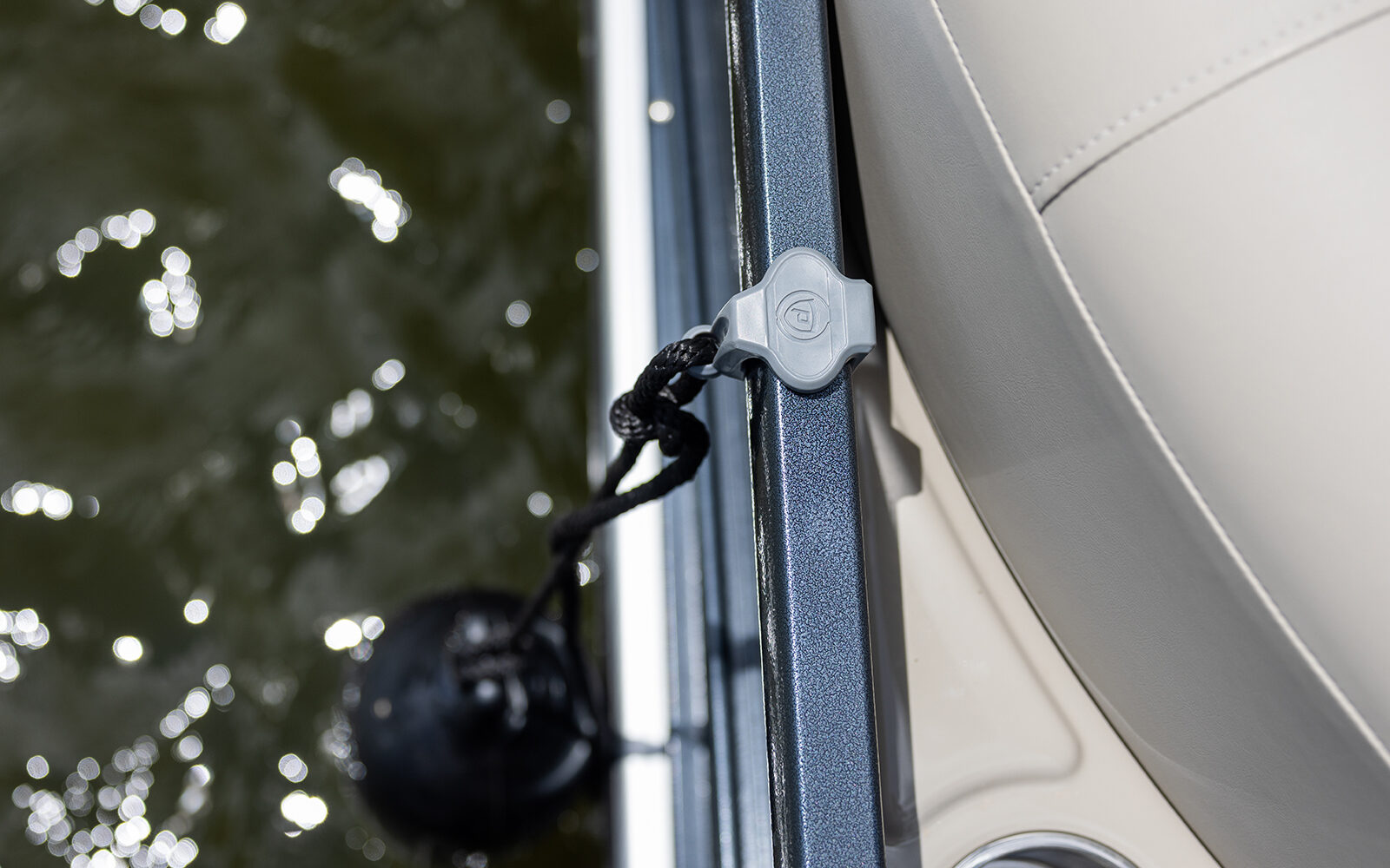 4 movable fender clips