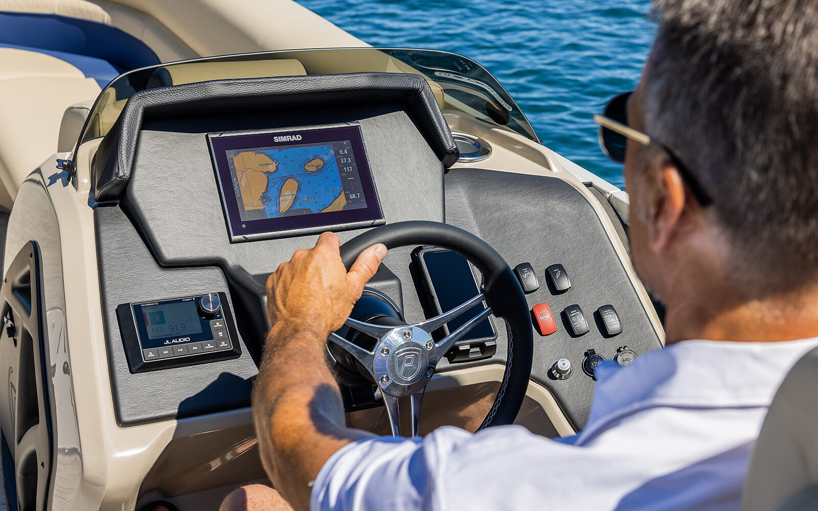 Simrad® GO9 display