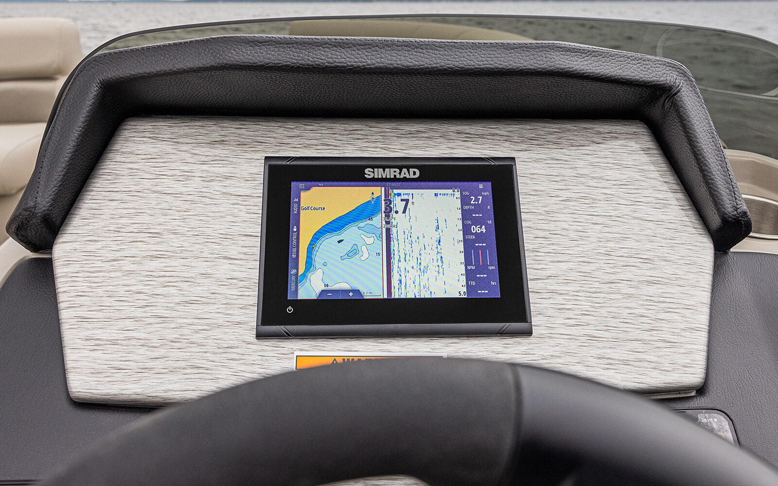 Simrad® GO7 display - Optional