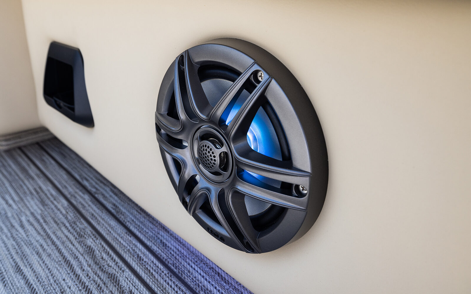 4 Clarion® speakers